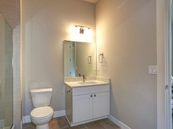 衛(wèi)生間裝修要選虹吸式還是直沖式馬桶?千萬別選錯了!(圖4) 衛(wèi)生間裝修要選虹吸式還是直沖式馬桶?千萬別選錯了!(圖4)