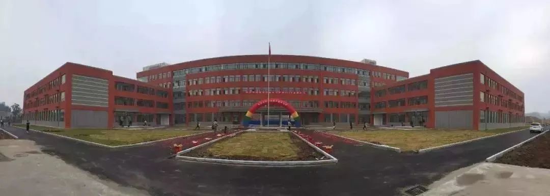 央視報道:裝配式輕鋼結(jié)構(gòu)都可以建學(xué)校了!(圖5) 睿婕輕鋼別墅