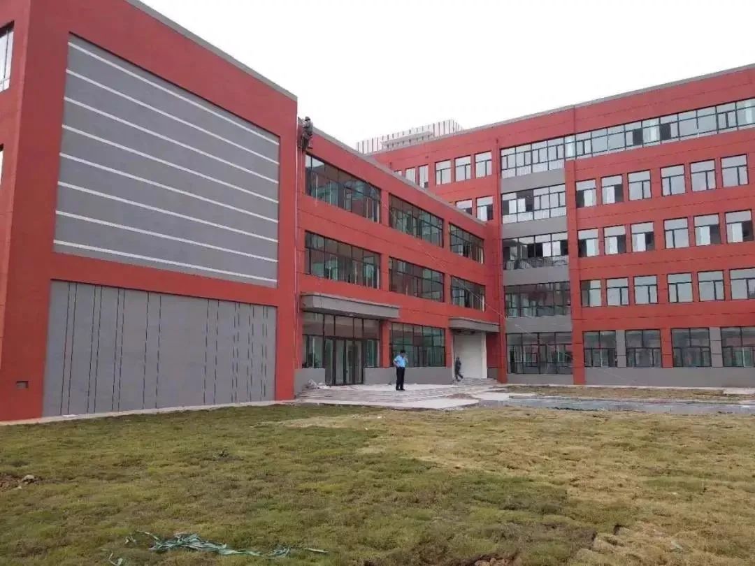 央視報道:裝配式輕鋼結(jié)構(gòu)都可以建學(xué)校了!(圖6) 睿婕輕鋼別墅