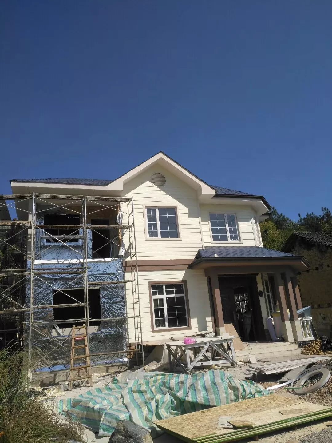 拆房頂再加蓋一半“特殊版輕鋼別墅”住著太舒服了!(圖2) 睿婕輕鋼別墅