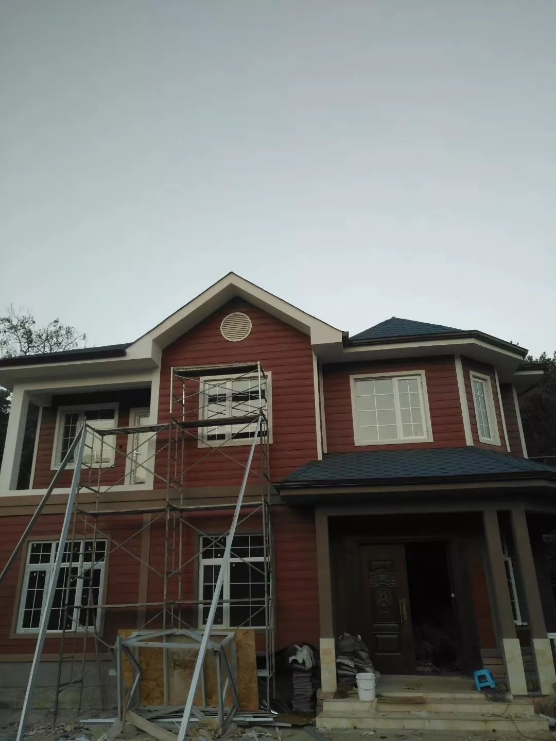 拆房頂再加蓋一半“特殊版輕鋼別墅”住著太舒服了!(圖5) 睿婕輕鋼別墅