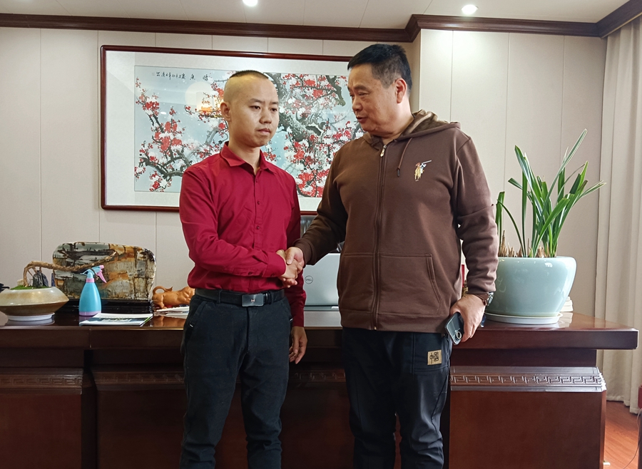 歡迎美國華僑進(jìn)出口商會副會長到睿婕工廠考察，未來將共同出口輕鋼房屋材料到美國